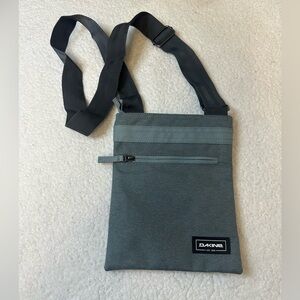 Dakine crossbody bag